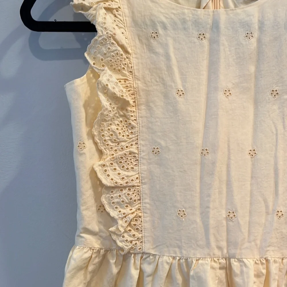 GAP Kids - Eyelet ruffle dress - girls summer dress. Size large. Yellow.